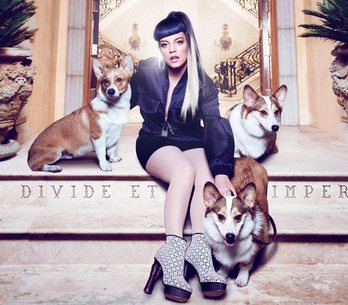 RECENZE: Lily Allen - z pařmenky frustrovanou matkou