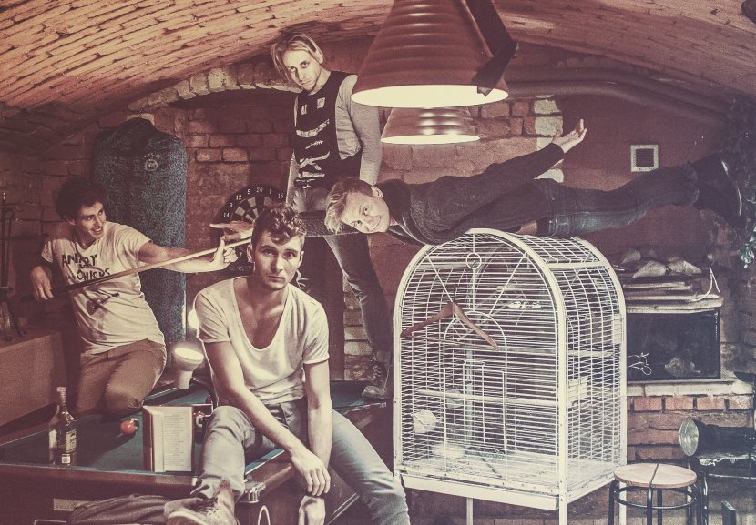 VIDEO: Lola běží podlehla kouzlu nemilosrdných krásek