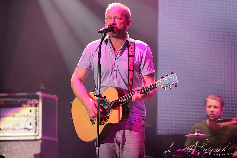 LIVE: Ohně, medvídci a visuté bicí - Lucie hrála v Ostravě