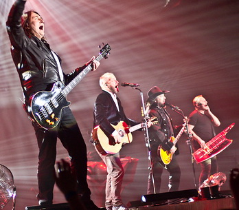 LIVE: Lucie v Brně - ohně, politika i Lenka Dusilová