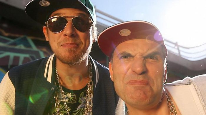 VIDEO: Mig 21 a Vojta Dyk si hrají na rappery