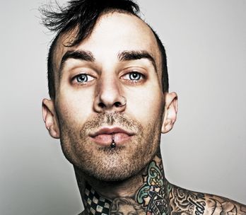 Recenze: Natočil bubeník Blink-182 hiphopové album roku?