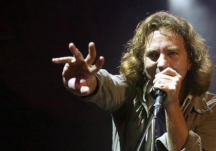 Eddie Vedder z Pearl Jam nahraje nové album na ukulele, pomůže mu Glen Hansard