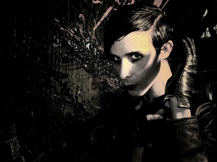 IAMX dnes vydávají nové album Volatile Times. Poslechněte si ho!