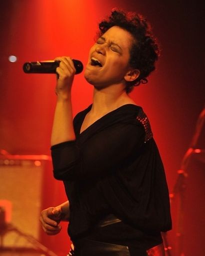 New Young Pony Club: hráli před Lily Allen, v Praze na ně přišla jen hrstka nadšenců