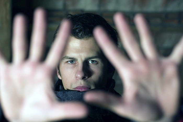 Marpo: bubeník Chinaski o sobě v nové skladbě tvrdí, že je zabiják