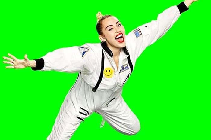 POST SCRIPTUM (7.): Miley Cyrus odsoudila Bad Blood Taylor Swift