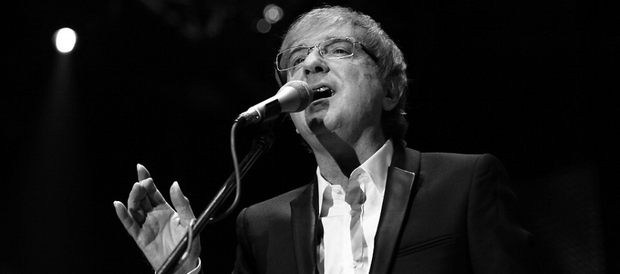 LIVE: Miro Žbirka slavil 60. Blahopřáli David Koller i plná hala