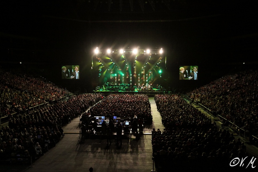 LIVE: Miro Žbirka slavil 60. Blahopřáli David Koller i plná hala