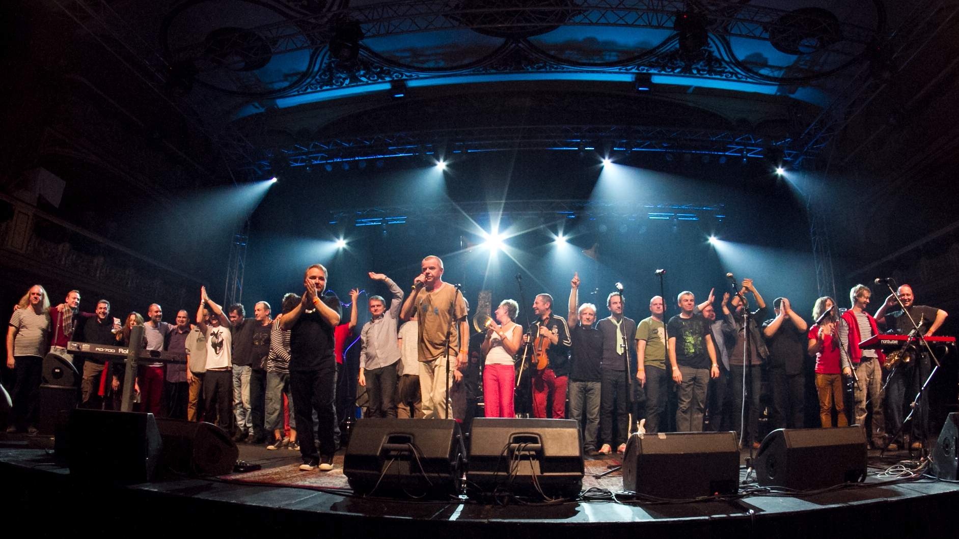 Mňága a Žďorp naděluje. Dáreček Live! připomene loňskou oslavu v Lucerně