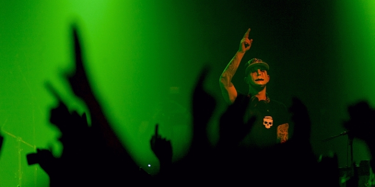 LIVE: Modestep v Roxy rozpoutali taneční bouři