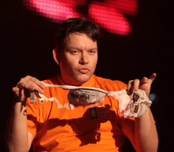 LIVE: Monkey Business v Lucerně - Joan Baez, Dusilenka a punk