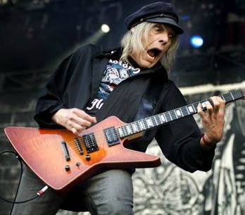 Smutná zpráva od Motörhead: zemřel bývalý kytarista Würzel
