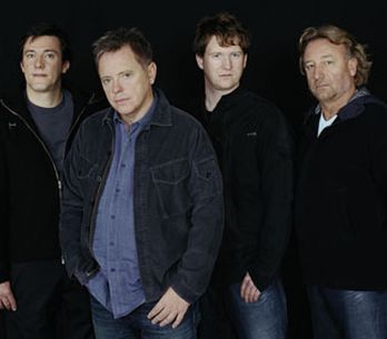 New Order v Praze: zahrají na stejném festivalu jako Blink-182!