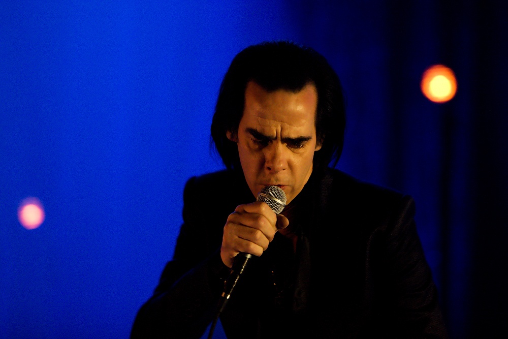 LIVE: Nick Cave sdílel s pražským publikem své běsy