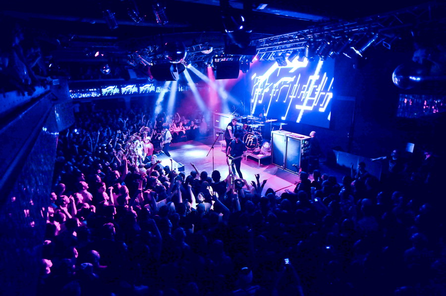 LIVE: Papa Roach vyždímali vyprodaný Lucerna Music Bar