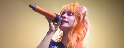 LIVE: Paramore s dračicí Hayley upařili Lucernu. Téměř k smrti