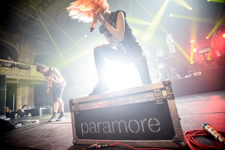 LIVE: Paramore s dračicí Hayley upařili Lucernu. Téměř k smrti