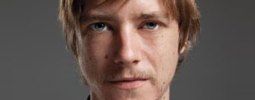 RECENZE: Paul Banks sólově je jen chudý bratr Interpol