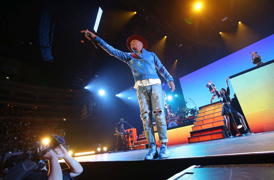 LIVE: Pharrell umí obšťastnit celý svět. Naživo už tolik ne