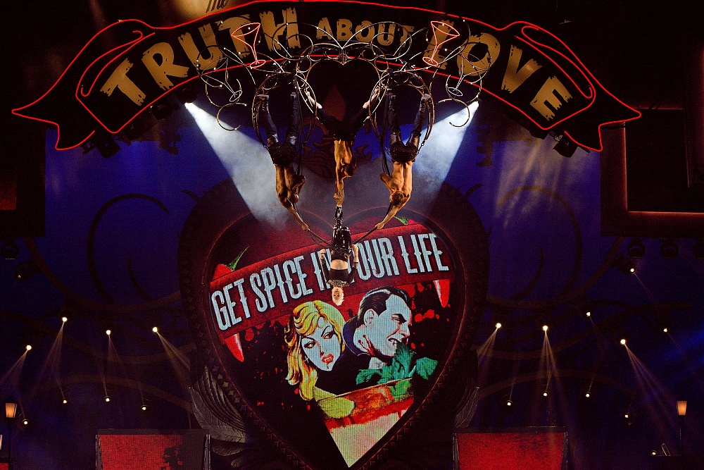 LIVE: Akrobatka Pink zpívala, létala, tančila a nadchla