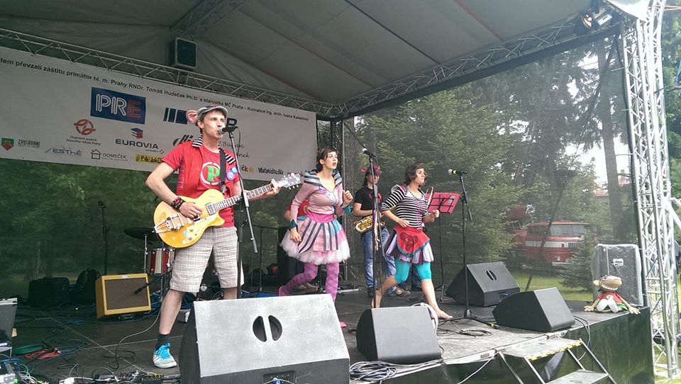 Pískomil se vrací zahraje na festivalu nového cirkusu a divadla Letní Letná