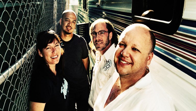 Pixies s předstihem vyprodali Lucernu a přidávají druhý koncert
