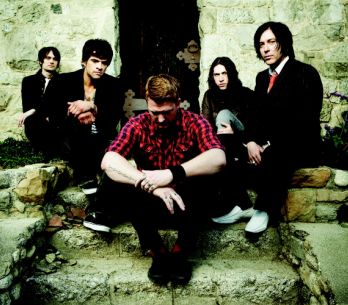 První jména na Rock for People: QOTSA, Klaxons, Papa Roach