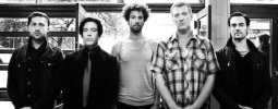 RECENZE: Novinka Queens of the Stone Age šlape jako hodinky