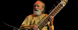 Ve věku 92 let zemřel Ravi Shankar, idol Beatles a otec Norah Jones