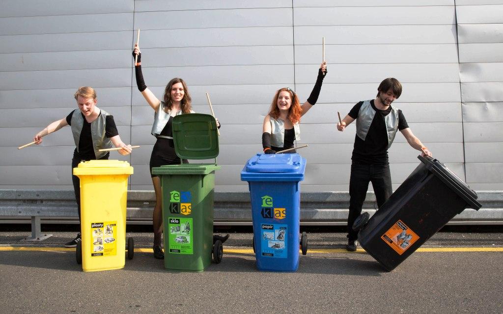 Monkey Business vyznávají dobré mrvy i bubeníky Recyklas