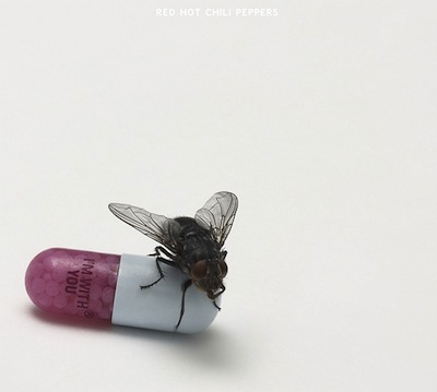 RECENZE: Desáté album Red Hot Chili Peppers zaujme pouze obalem