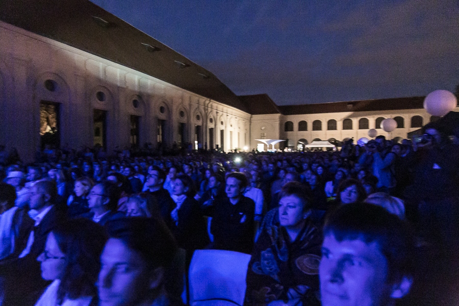 LIVE: Regina Spektor na Hradě - Já, já, já, já Ginu mám rád!