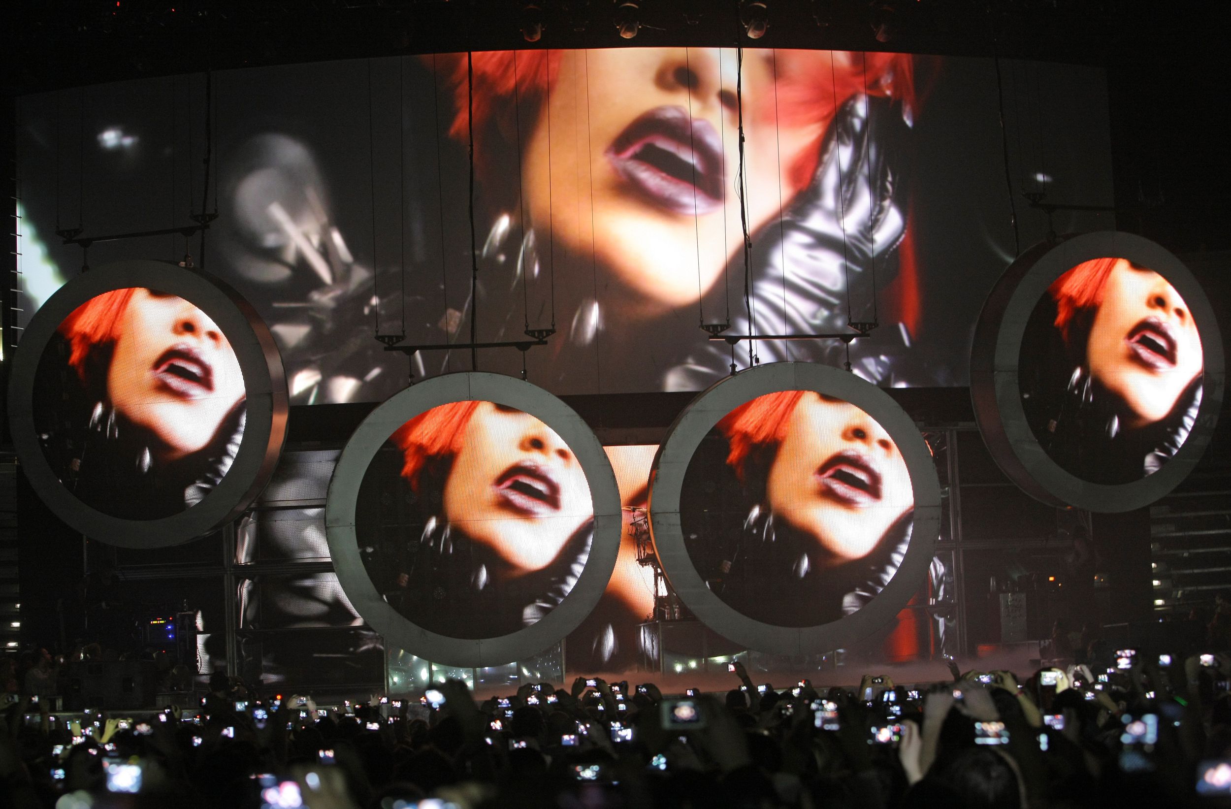 LIVE: Rihanna byla primárně lascivní cirkusačka, ne zpěvačka