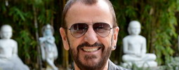 RECENZE: Ringo Starr posílá pohlednici do minulosti