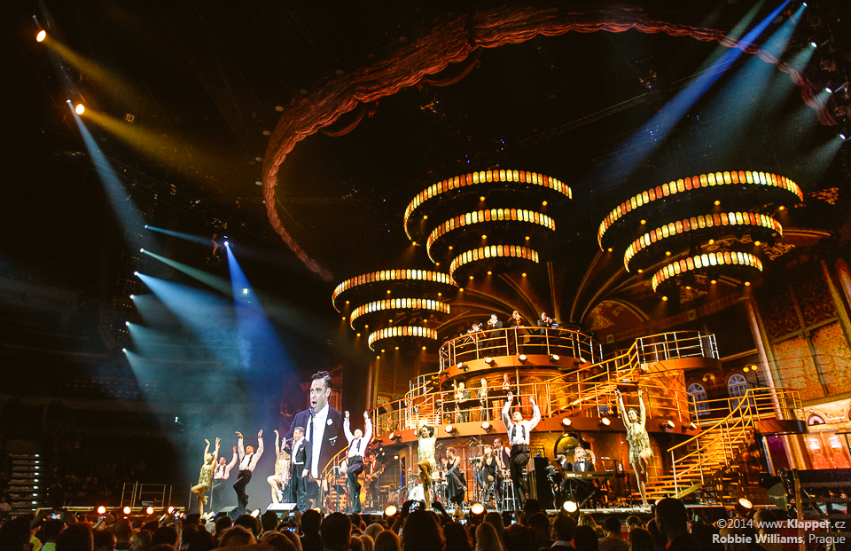 LIVE: Jak se kabaretiér Robbie Williams oženil v Praze