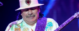 RECENZE: Santana vzdává hold rodnému Mexiku. S ním i Pitbull nebo Ziggy Marley