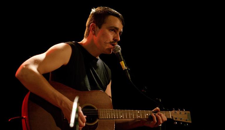 RECENZE: Sea + Air: ona, on a prázdný prostor