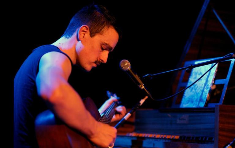 RECENZE: Sea + Air: ona, on a prázdný prostor