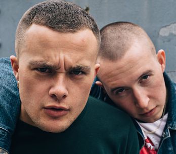 RECENZE: Debut Slaves posílá punku adrenalinovou injekci přímo do srdce