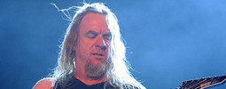 Zemřel Jeff Hanneman, zakládající kytarista Slayer. Selhala mu játra