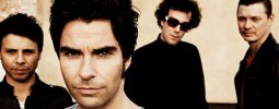 RECENZE: Stereophonics mají posprejovaný vlak, dva hity a vatu