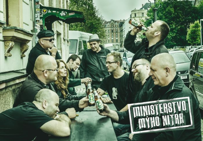 Sto zvířat šéfuje Ministerstvu mýho nitra. Nová deska vyjde zkraje září