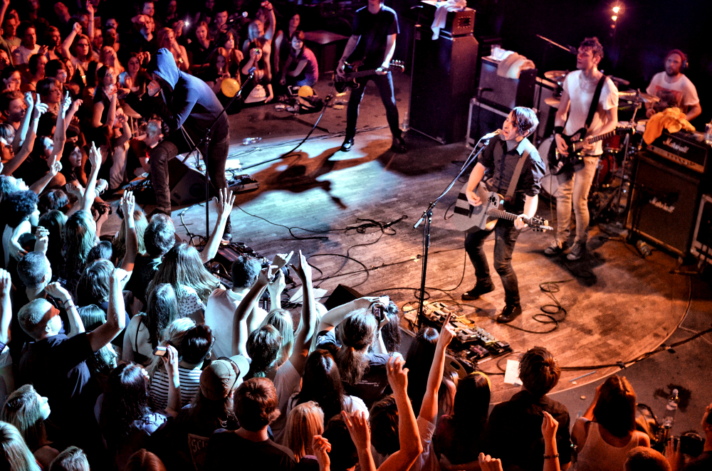 Sunshine (ne)pokřtili Karmageddon před natřískaným Lucerna Music Barem