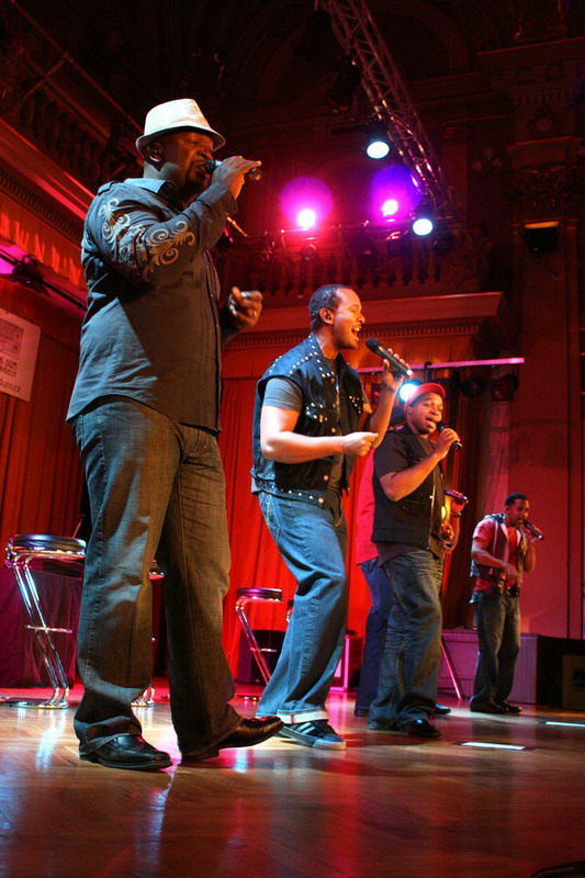 LIVE: Hledání spasitelů s Take 6