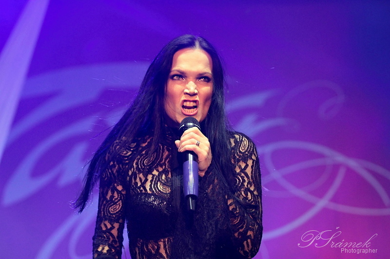 LIVE: Tarja proměnila pardubickou hokejovou halu v saunu