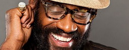 Jamajka v Česku: Tarrus Riley veze plnou náruč reggae