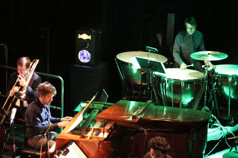 LIVE: The Brandt Brauer Frick Ensemble Praze předvedli techno v podání živé kapely