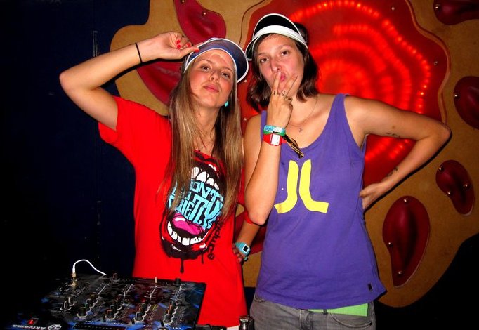 The Linings a Pinking Shears již zítra v Matrixu, podpoří je dívčí djské duo QOTA