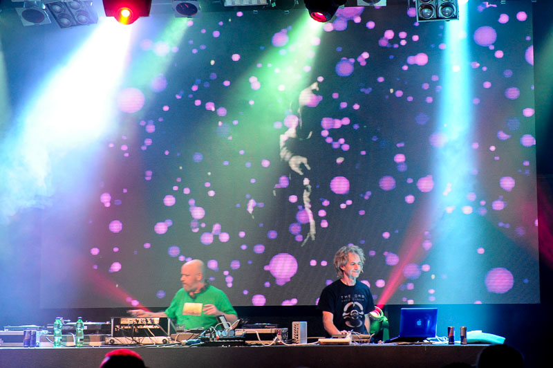 LIVE: S The Orb na výletě proti proudu času